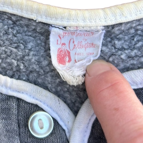 1960s Middle Georgia College Henley Short Sleeve Sweatshirt / Women’s Small * - Picture 4 of 4